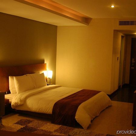 Hotel One Sialkot Room photo